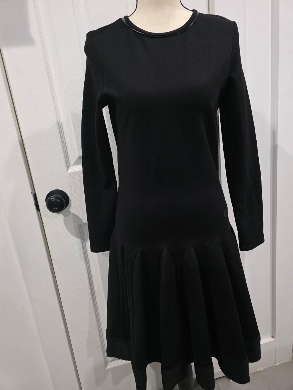 Givenchy dress featuring a contemporary design, a ruffled skirt, and a subtle pr - Picture 11 of 11